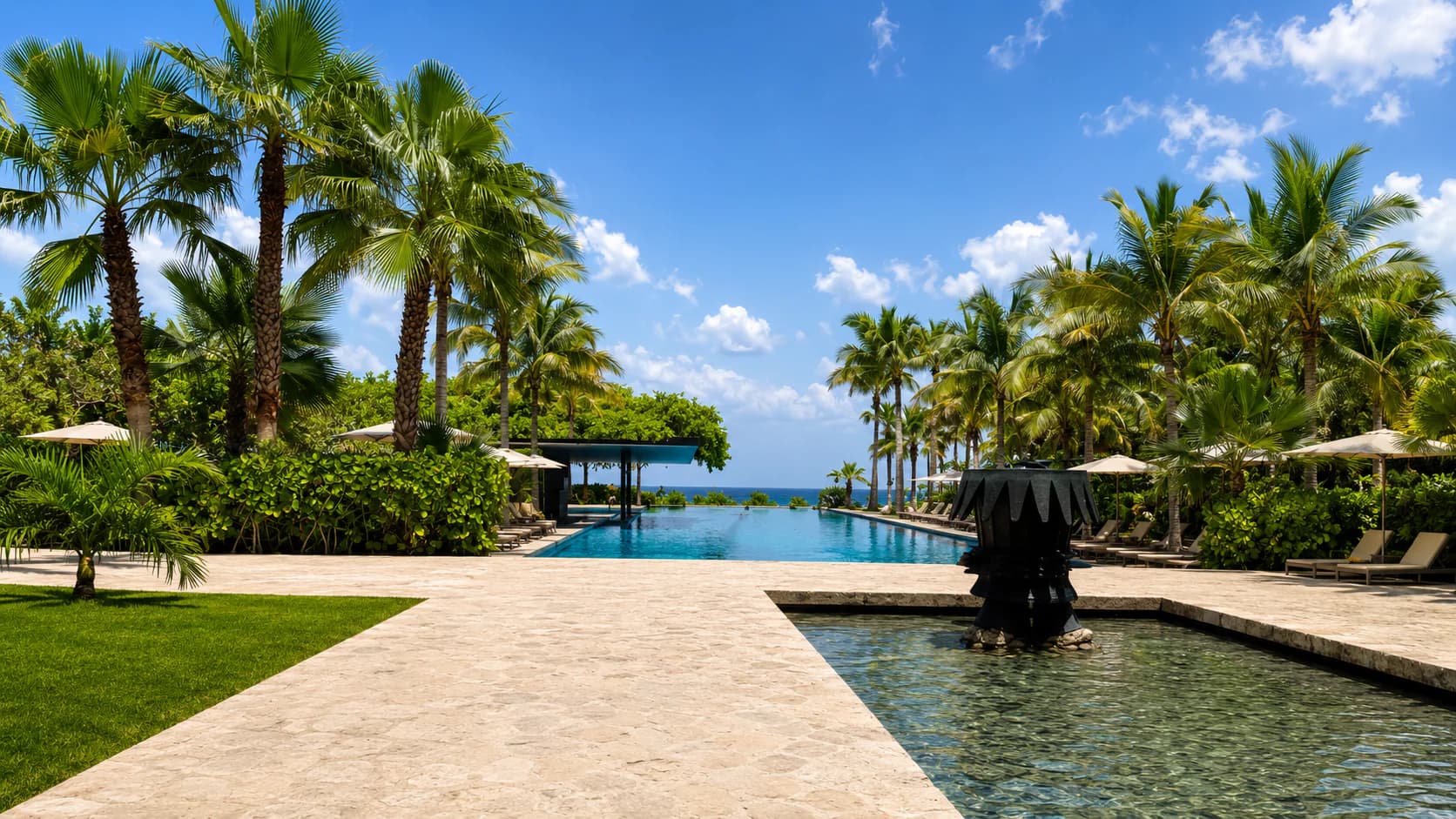 Pool and palms overlooking the ocean at Hotel Xcaret México